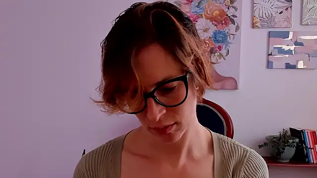 cuddlingbunny online show from December 5, 2025, 5:20 pm