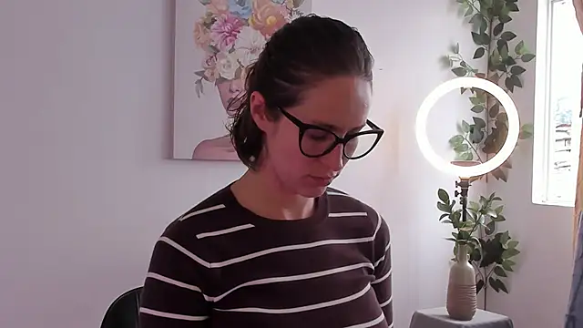 cuddlingbunny online show from March 29, 2026, 8:31 pm