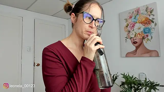cuddlingbunny online show from June 12, 2026, 4:17 pm