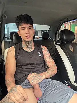  Tomy08calderon online show from October 14, 2025, 7:03 pm