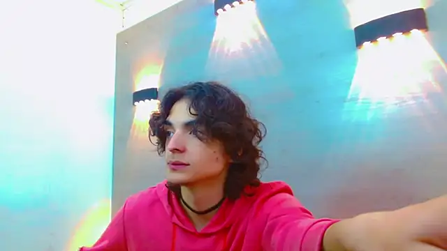 Sr BonnyEthan online show from November 18, 2025, 4:33 pm