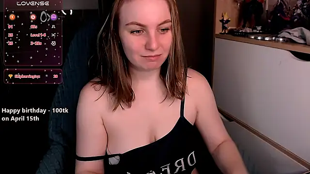 Snapshot of _wikki_ chatting on March 21, 2025, 9:45 am  wikki  online show from March 21, 2025, 9:45 am