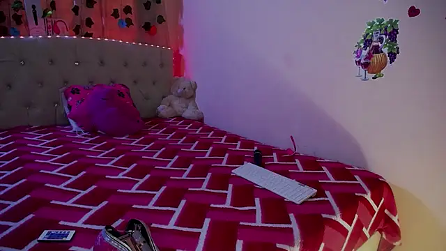 ashlei  online show from December 8, 2024, 4:07 pm