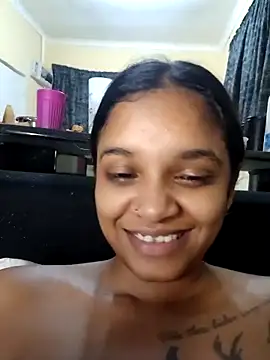 Indianqueen03 online show from September 28, 2025, 9:09 pm