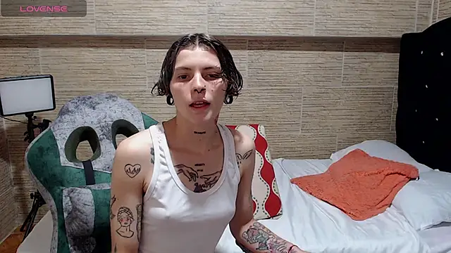 pretty cristal69 online show from February 2, 2025, 10:39 pm