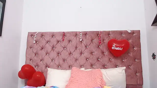 Snapshot of SsofiCollins chatting on February 13, 2025, 11:17 am SsofiCollins online show from February 13, 2025, 11:17 am