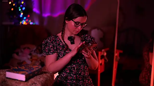 SweetyKitty18 online show from April 14, 2026, 5:19 pm