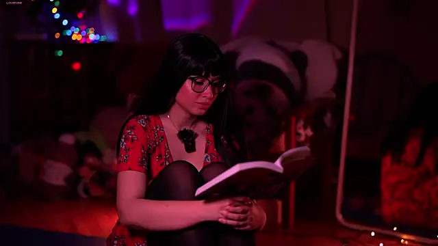 SweetyKitty18 online show from April 25, 2026, 5:54 pm