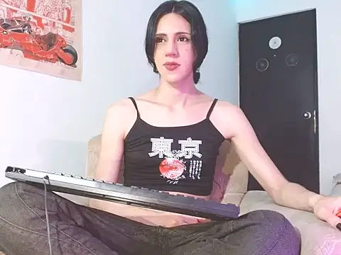 lucydreamm online show from July 19, 2026, 10:35 pm