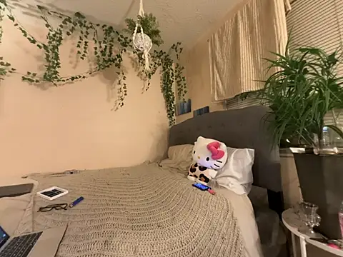 Snapshot of magicalc00ch chatting on February 3, 2026, 2:21 am magicalc00ch online show from February 3, 2026, 2:21 am