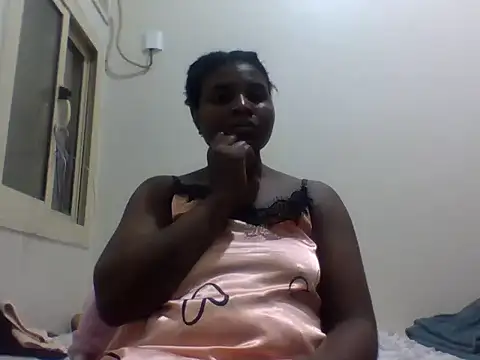 queenzuena online show from April 29, 2026, 9:43 pm