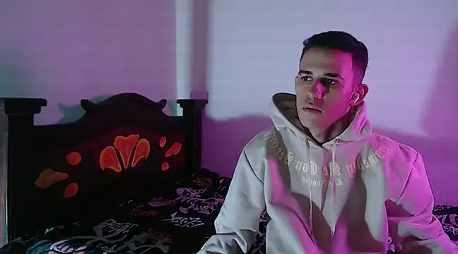 isaaclatino online show from December 13, 2024, 3:27 am