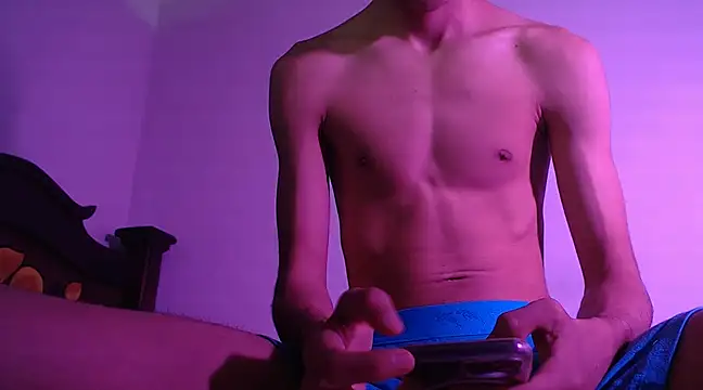 isaaclatino online show from January 1, 2025, 1:58 am