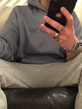 Snapshot of Simboxxx040 chatting on March 1, 2026, 11:07 pm Simboxxx040 online show from March 1, 2026, 11:07 pm