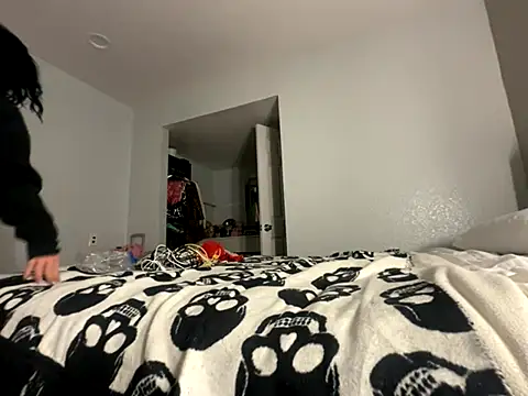 tatted-bitty online show from November 22, 2025, 12:59 pm