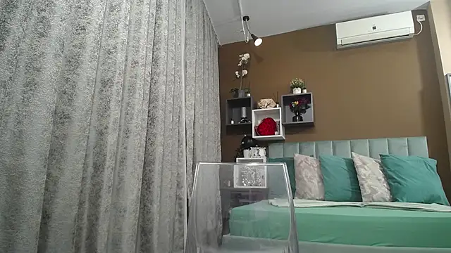 RebecaBlackx online show from November 11, 2025, 4:56 am