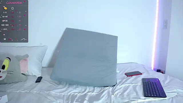 Snapshot of megan_bluee23 chatting on December 4, 2024, 1:42 pm megan bluee23 online show from December 4, 2024, 1:42 pm