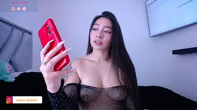 Snapshot of megan_bluee23 chatting on October 1, 2025, 3:51 pm megan bluee23 online show from October 1, 2025, 3:51 pm