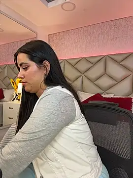 Brenda Garcia online show from November 14, 2025, 8:18 pm