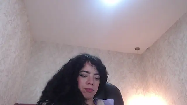 EmmaCowperr online show from January 8, 2025, 9:53 am