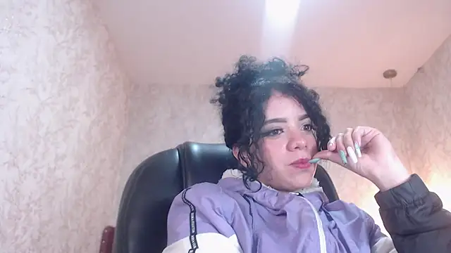 EmmaCowperr online show from January 13, 2025, 11:30 am