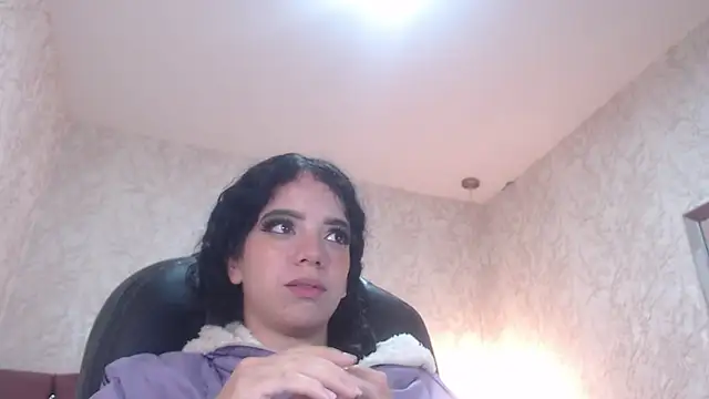 EmmaCowperr online show from January 14, 2025, 10:38 am