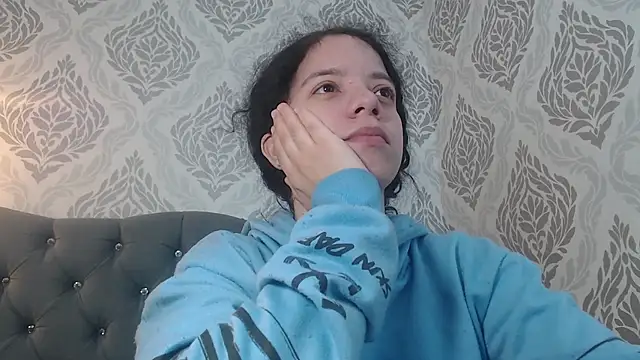 EmmaCowperr online show from March 15, 2025, 5:37 pm