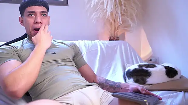 Josep Davies online show from March 8, 2026, 2:10 pm