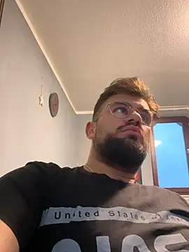 yxssxn24403 online show from October 12, 2025, 4:39 pm