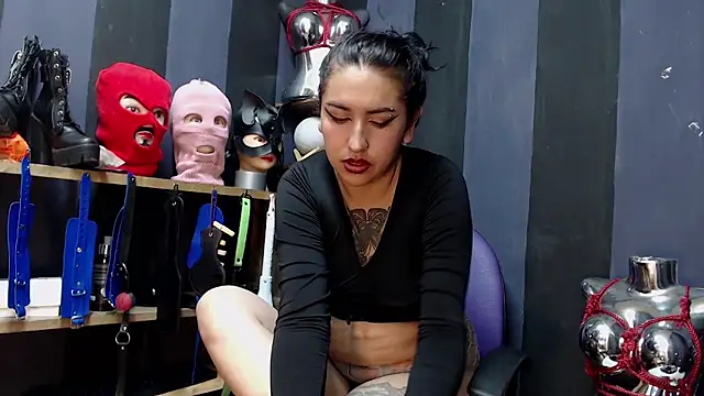 LucyStrike  online show from December 4, 2024, 4:10 am