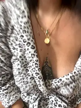 Snapshot of Luccreccia_ chatting on October 18, 2025, 9:10 am Luccreccia  online show from October 18, 2025, 9:10 am