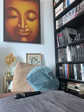 Snapshot of Luccreccia_ chatting on October 20, 2025, 8:26 am Luccreccia  online show from October 20, 2025, 8:26 am