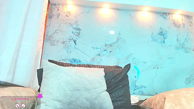 Natasha Colins1 online show from February 24, 2025, 4:26 pm