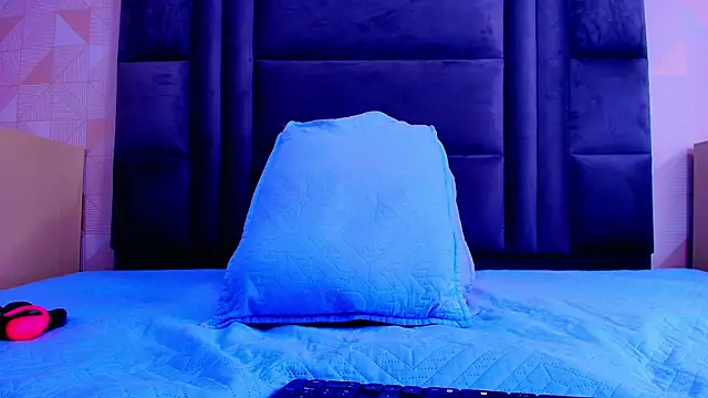 Snapshot of hot_dione chatting on October 27, 2025, 7:18 pm hot dione online show from October 27, 2025, 7:18 pm