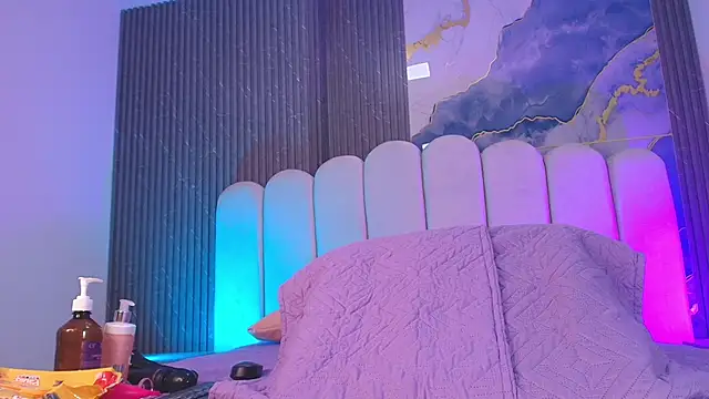 Snapshot of hot_dione chatting on December 4, 2025, 7:11 pm hot dione online show from December 4, 2025, 7:11 pm