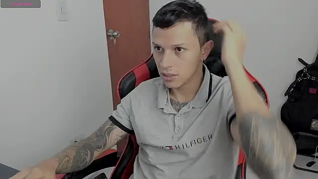 Snapshot of davebrow chatting on October 18, 2025, 11:11 am davebrow online show from October 18, 2025, 11:11 am