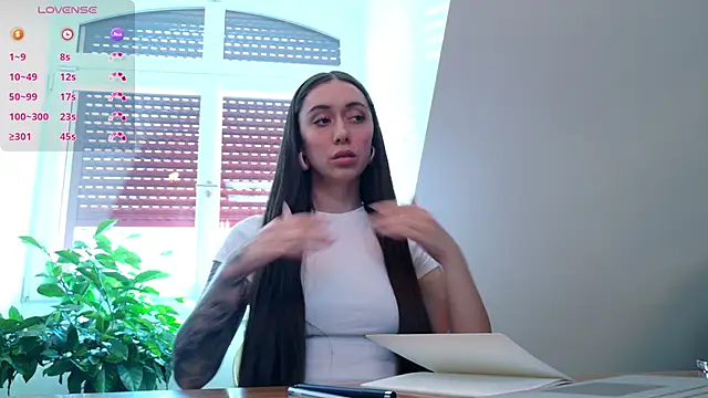 emiliasommer online show from November 18, 2025, 12:31 pm