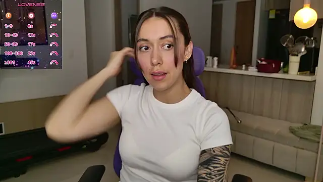 emiliasommer online show from February 14, 2026, 4:48 pm