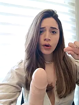 maliciaworld online show from March 8, 2025, 6:05 pm