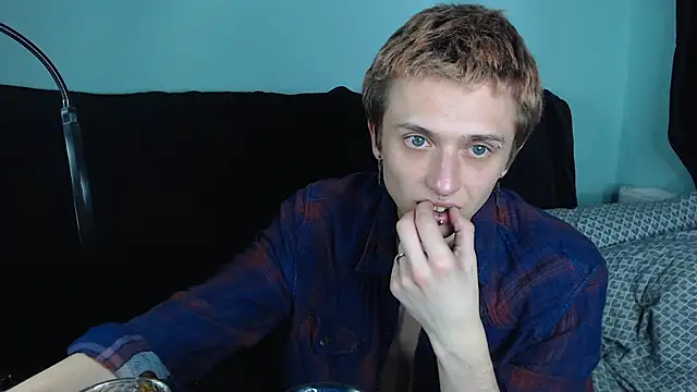 Snapshot of axxxturel chatting on December 2, 2024, 7:36 am axxxturel online show from December 2, 2024, 7:36 am