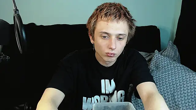 Snapshot of axxxturel chatting on December 2, 2024, 5:37 pm axxxturel online show from December 2, 2024, 5:37 pm