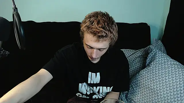 Snapshot of axxxturel chatting on December 2, 2024, 8:44 pm axxxturel online show from December 2, 2024, 8:44 pm