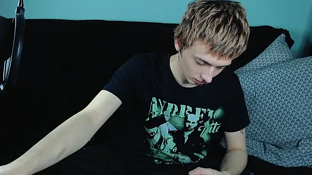 Snapshot of axxxturel chatting on January 5, 2025, 6:35 pm axxxturel online show from January 5, 2025, 6:35 pm