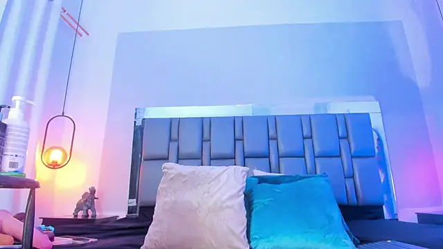 Emily Gil1 online show from March 11, 2025, 12:50 pm