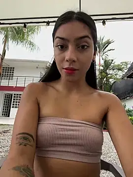 Snapshot of Ema_azel chatting on September 18, 2025, 1:35 pm Ema azel online show from September 18, 2025, 1:35 pm