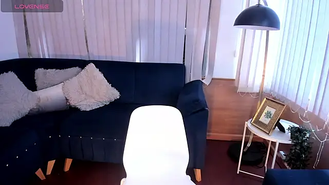 cami cruzz online show from February 6, 2025, 8:02 pm