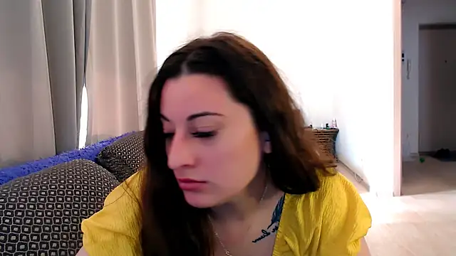 Snapshot of Helen_Adams_ chatting on June 9, 2026, 5:52 am Helen Adams online show from June 9, 2026, 5:52 am