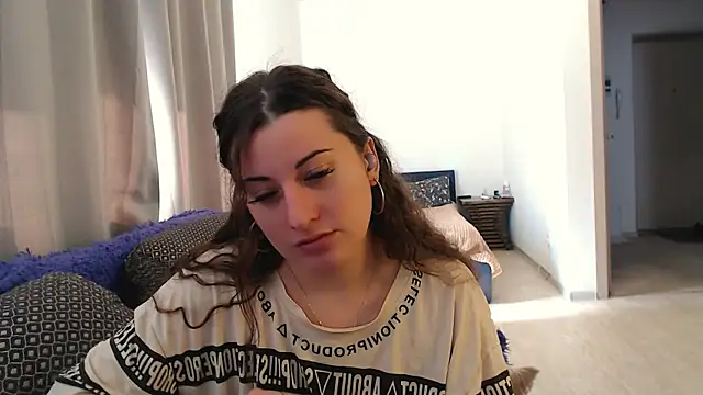 Snapshot of Helen_Adams_ chatting on June 20, 2026, 5:43 am Helen Adams online show from June 20, 2026, 5:43 am