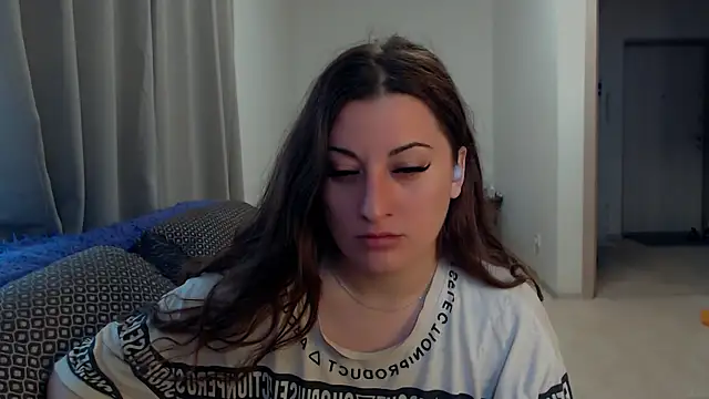 Snapshot of Helen_Adams_ chatting on July 21, 2026, 5:32 am Helen Adams online show from July 21, 2026, 5:32 am
