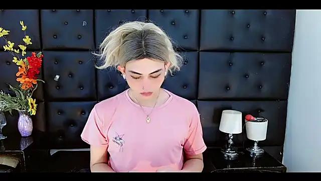 Daniela Pink  online show from February 25, 2026, 7:45 pm